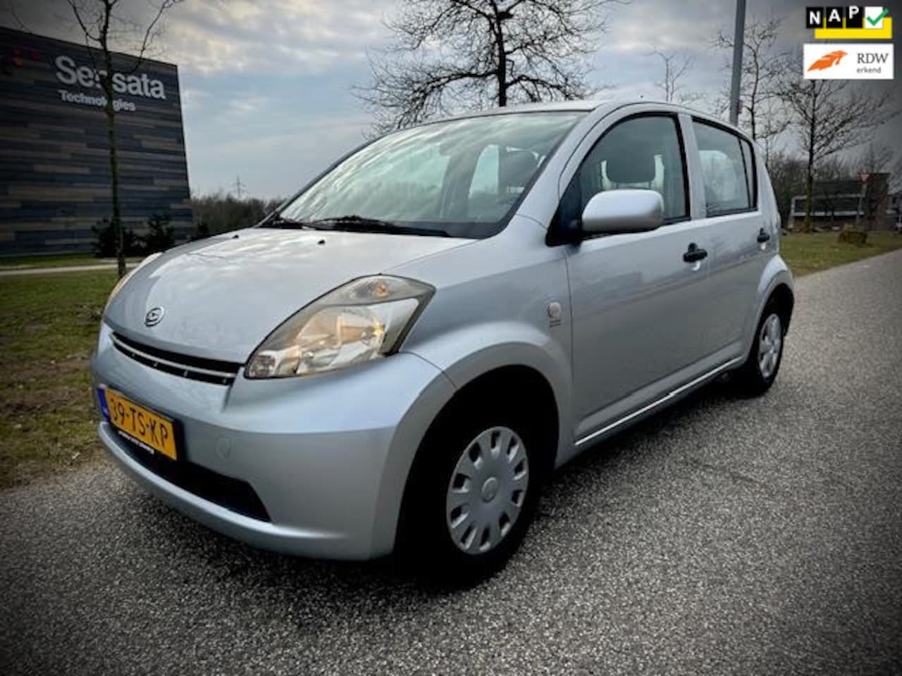 Daihatsu Sirion 2 - 1.0-12V Trend 1.0-12V Trend, EERSTE EIGENAAR, NIEUWE APK, NAP - AutoWereld.nl