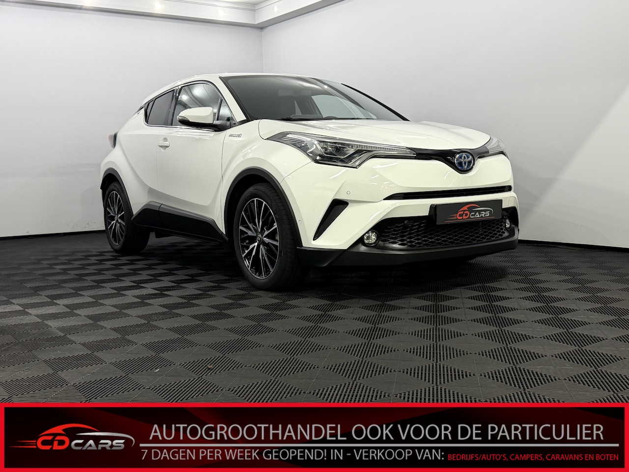 Toyota C-HR - 1.8 Hybrid Executive Camera, Navi, Stoelverwarming, Keyless start, Cruise control, Rijstro - AutoWereld.nl
