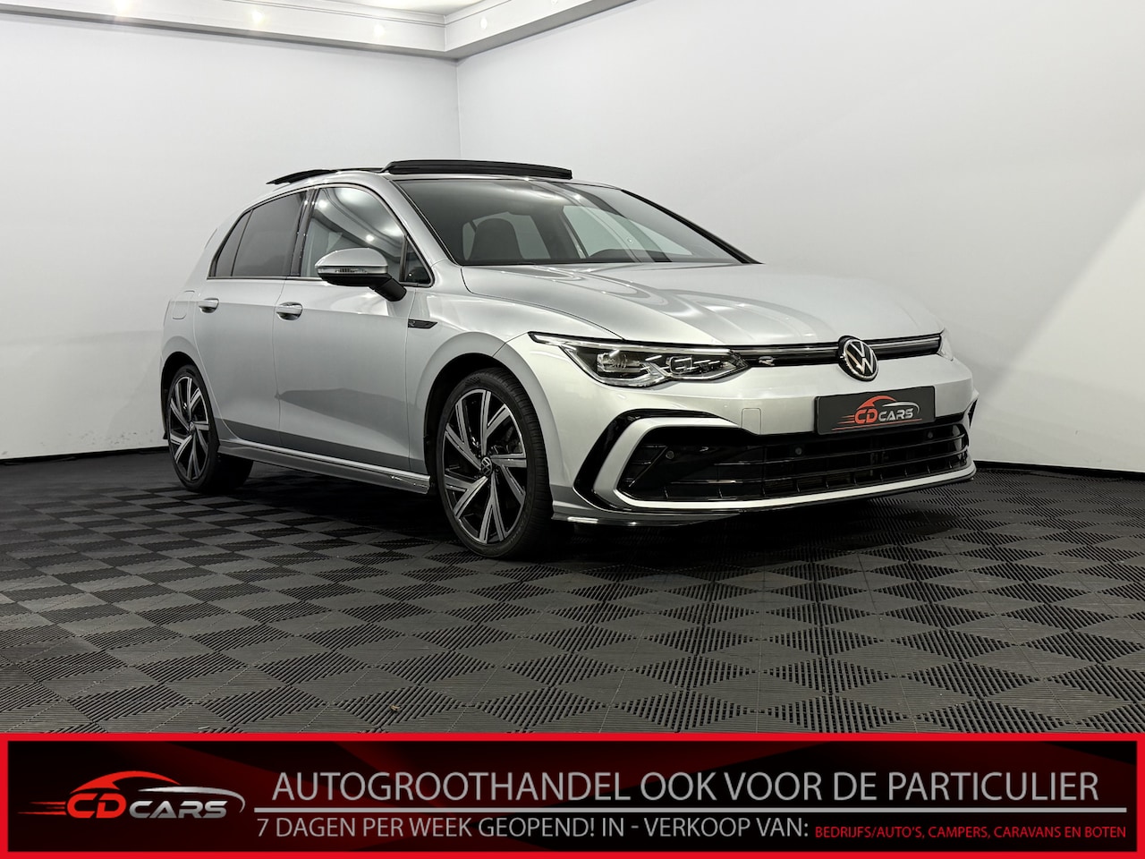 Volkswagen Golf - 1.5 TSI R-Line Panoramadak, Harman/Kardon, Camera, Navi, Keyless start, Sfeerverlichting, - AutoWereld.nl