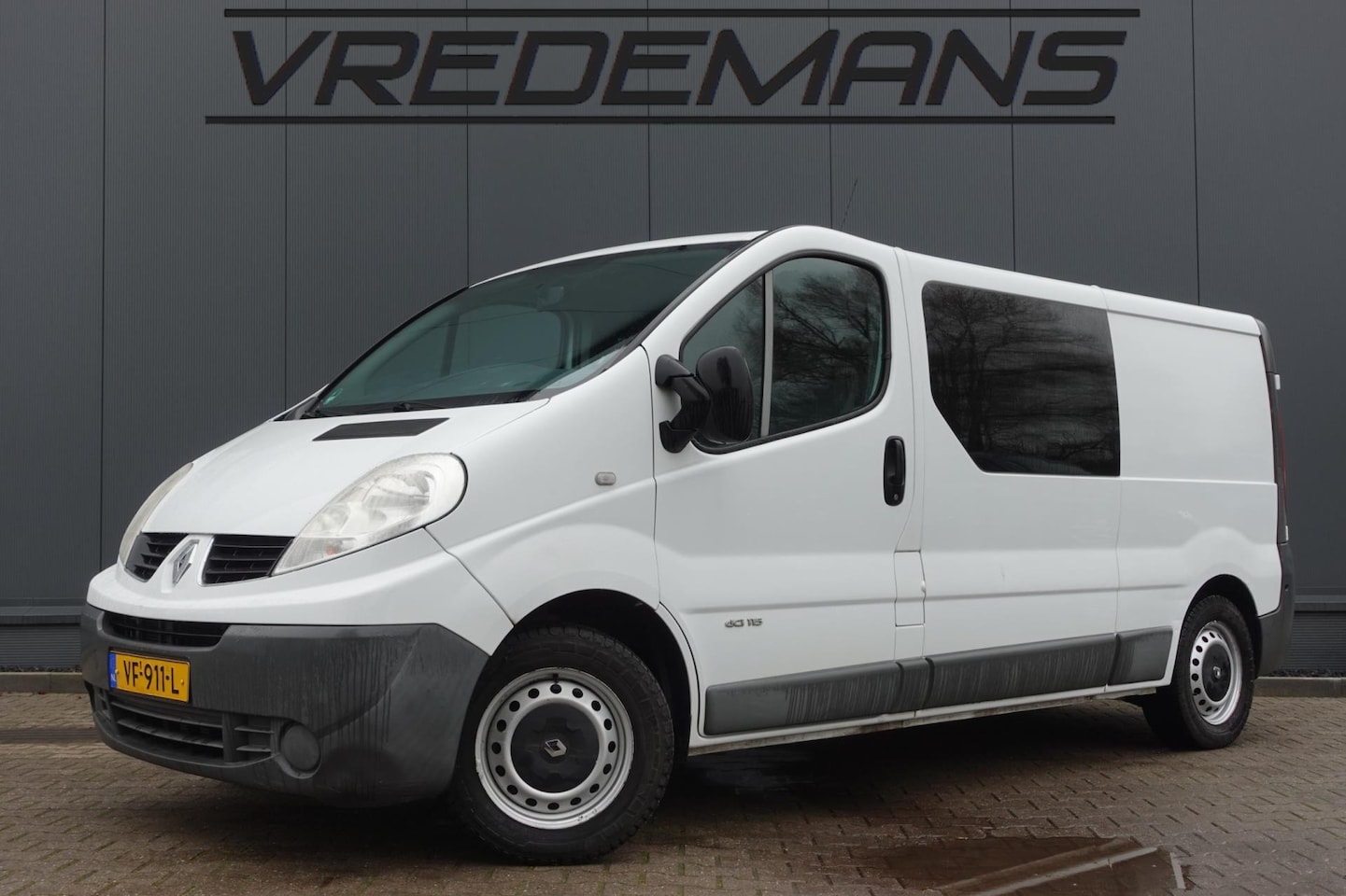 Renault Trafic - 2.0 dCi T29 L2H1 DC Rolstoel/Invalide vervoer - AutoWereld.nl