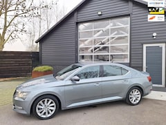Skoda Superb - 1.4 TSI ACT Style Business Full-Map Navi, Bi-Xenon, Climate, Cruise-Control, Stoelverwarmi