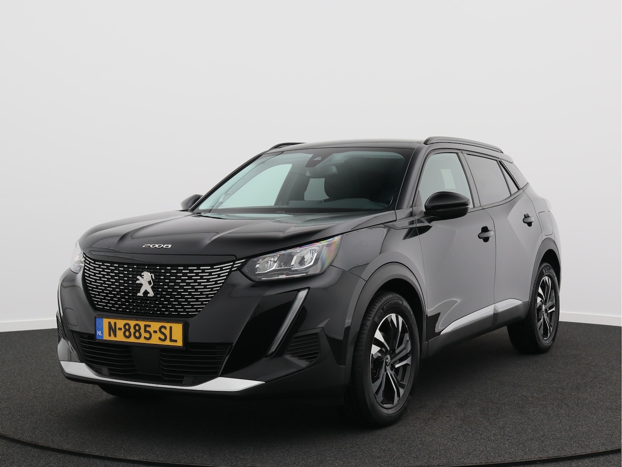 Peugeot 2008 - 1.2 PureTech Allure/ lage km/ compleet! - AutoWereld.nl