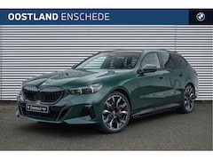 BMW 5-serie Touring - 550e xDrive M Sport Automaat / Panoramadak / Trekhaak / Adaptief M Onderstel Professional
