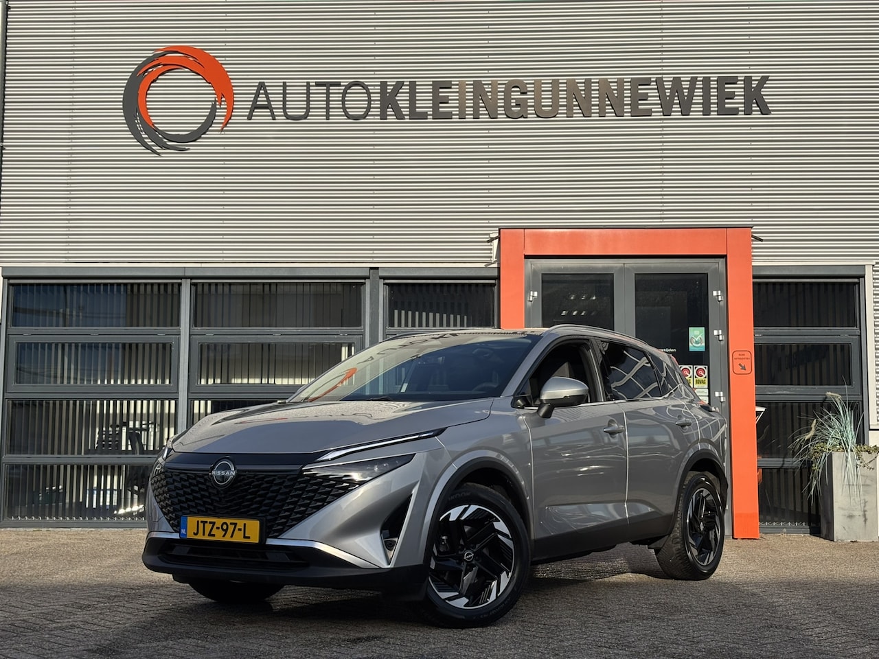Nissan Qashqai - 1.3 MHEV Xtronic N-Connecta / Stoel, Stuur & Voorruitverwarming / Google Maps Navigatie / - AutoWereld.nl