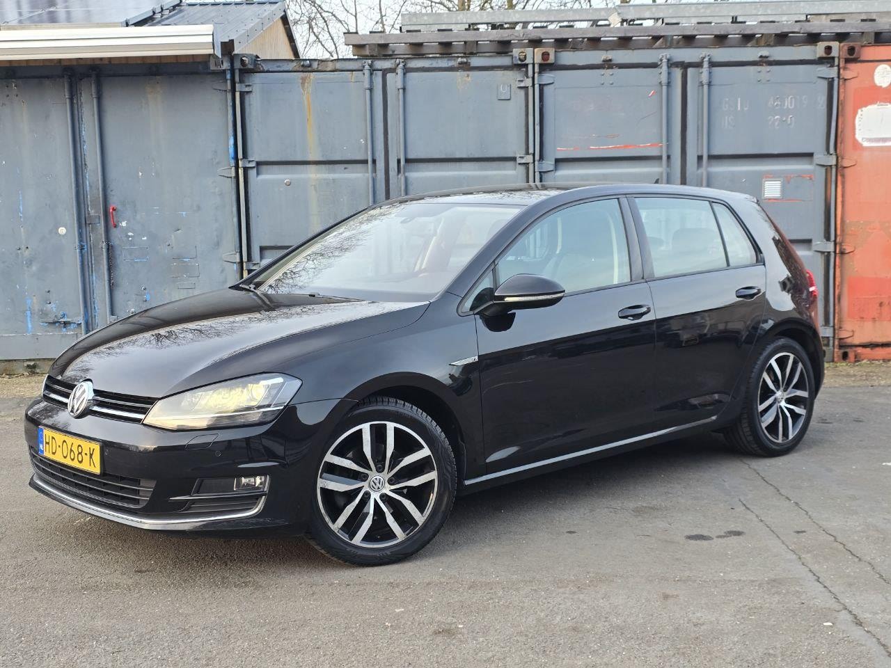 Volkswagen Golf - 1.4 TSI Highline | DSG-7 | Navi | Camera | Bom vol | APK 17-02-2027 - AutoWereld.nl
