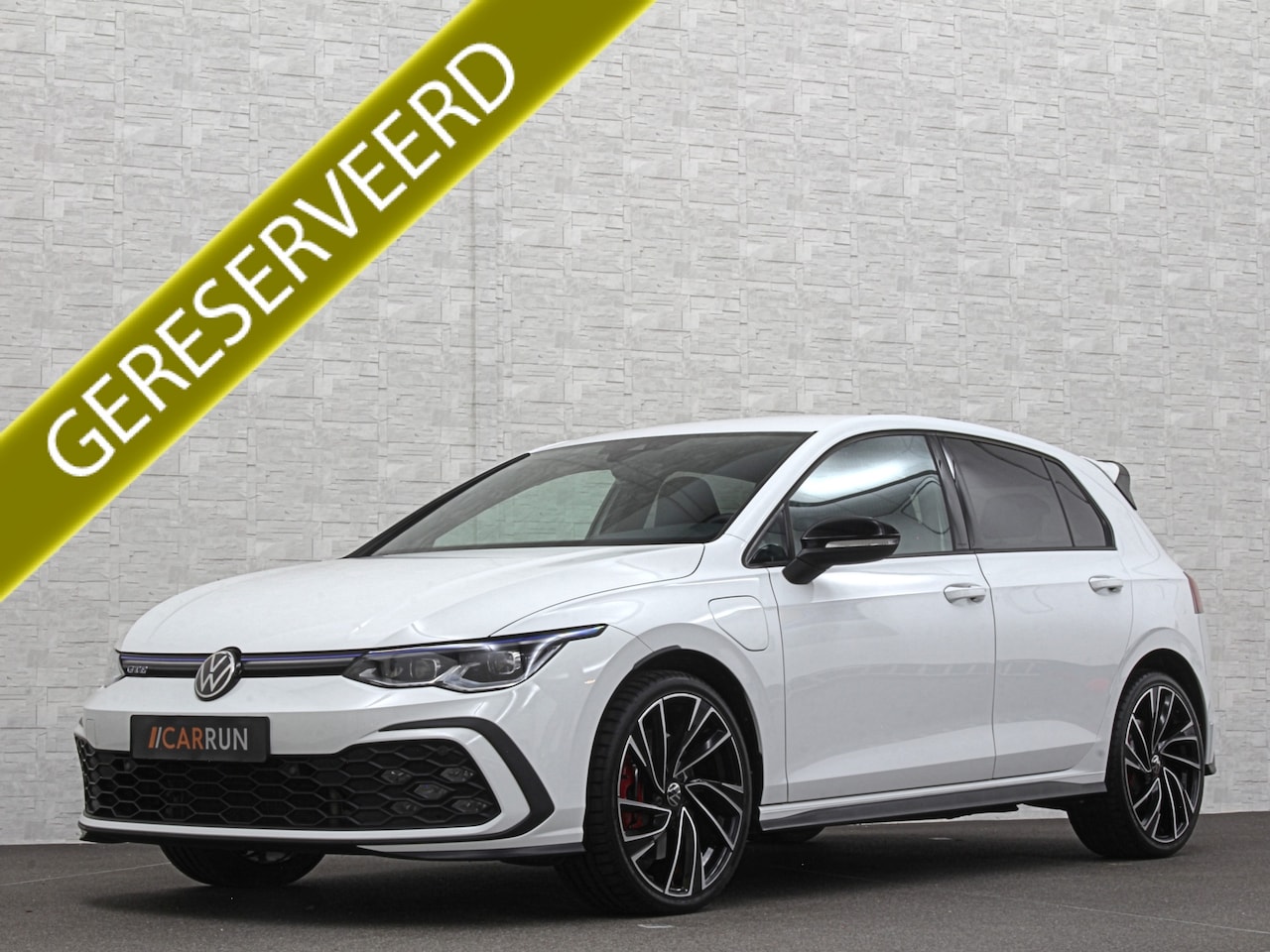 Volkswagen Golf - 245 pk GTE Hybrid | IQ-Light | ACC | 19'' | GTI Diffuser | Trekhaak | Stuurwielverwarming - AutoWereld.nl