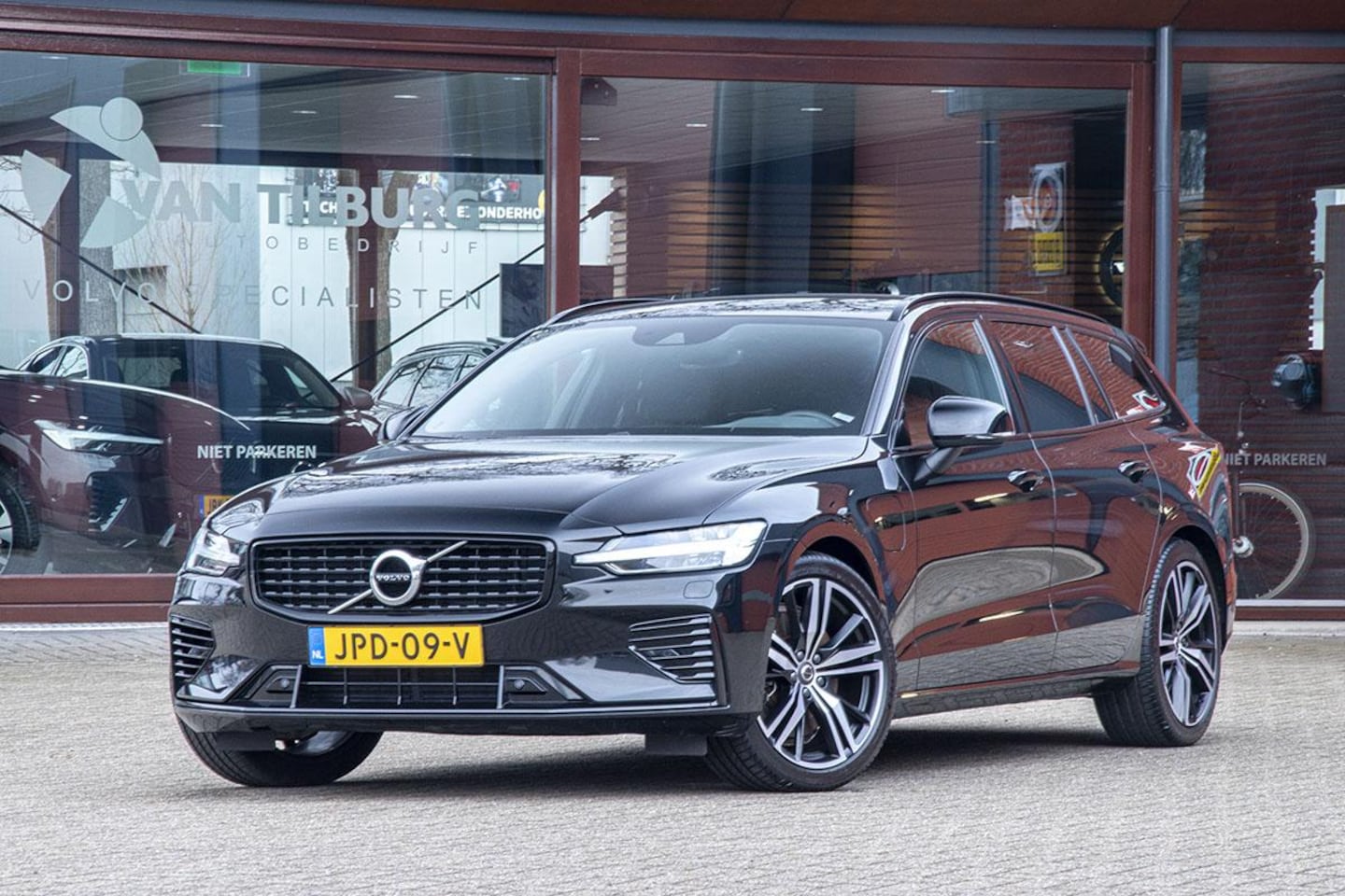 Volvo V60 - 2.0 T8 PIH AWD R-DESIGN / LONG RANGE - AutoWereld.nl