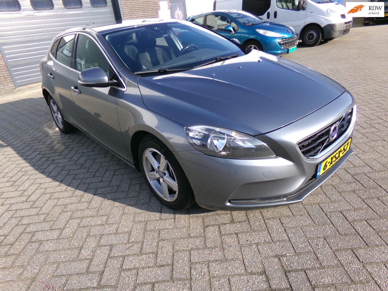 Volvo V40 - 2.0 D4 Momentum Business 2.0 D4 momentum business - AutoWereld.nl