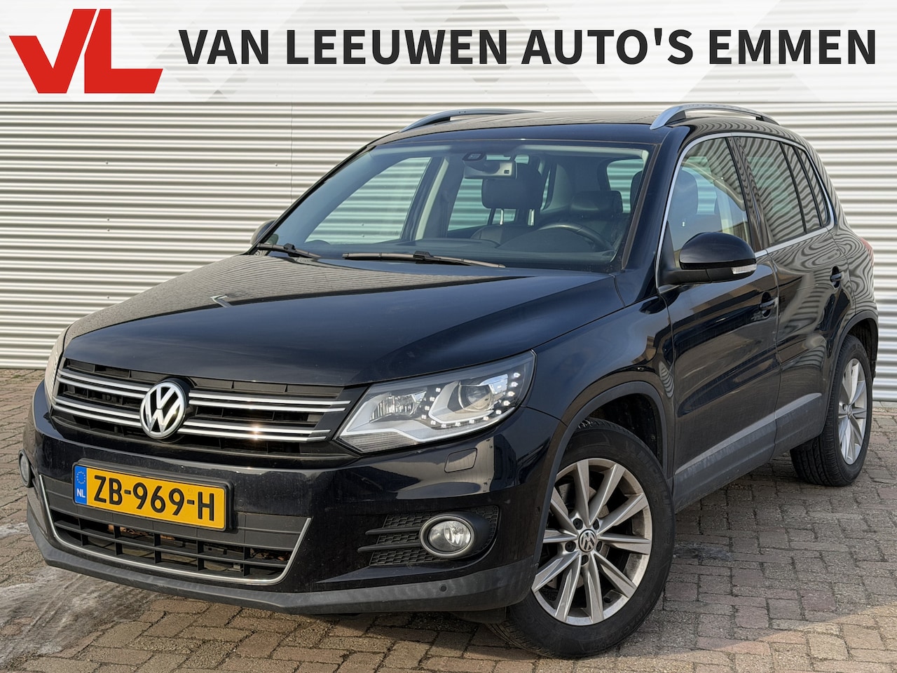 Volkswagen Tiguan - 1.4 TSI R-Line Edition | Nieuw Binnen! | Automaat | Pano | Stoelverwarming - AutoWereld.nl