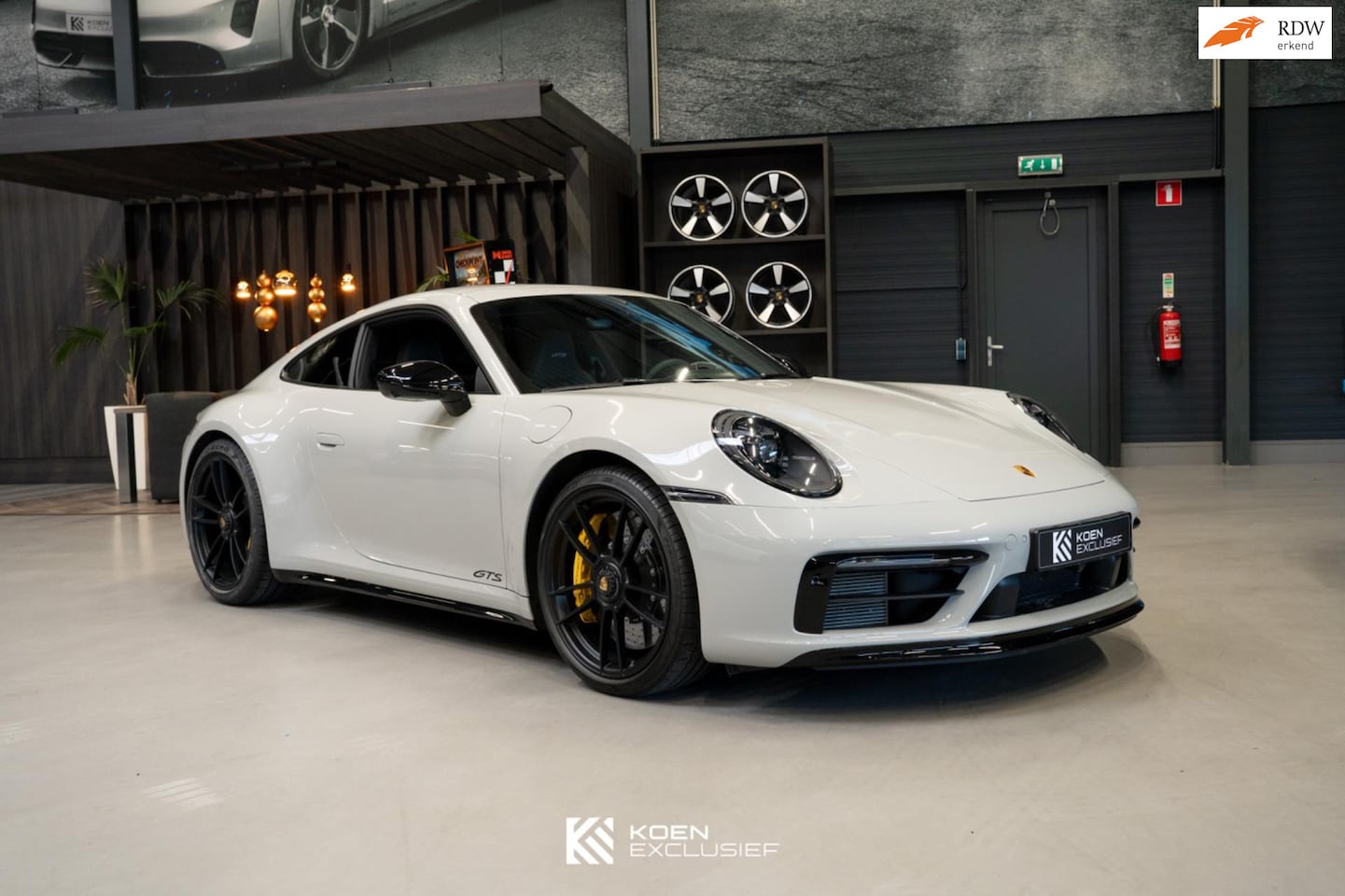Porsche 911 - 992 3.0 Carrera GTS (2022) keramische remmen, PDCC, lifSport tsysteem, Design pakket en la - AutoWereld.nl
