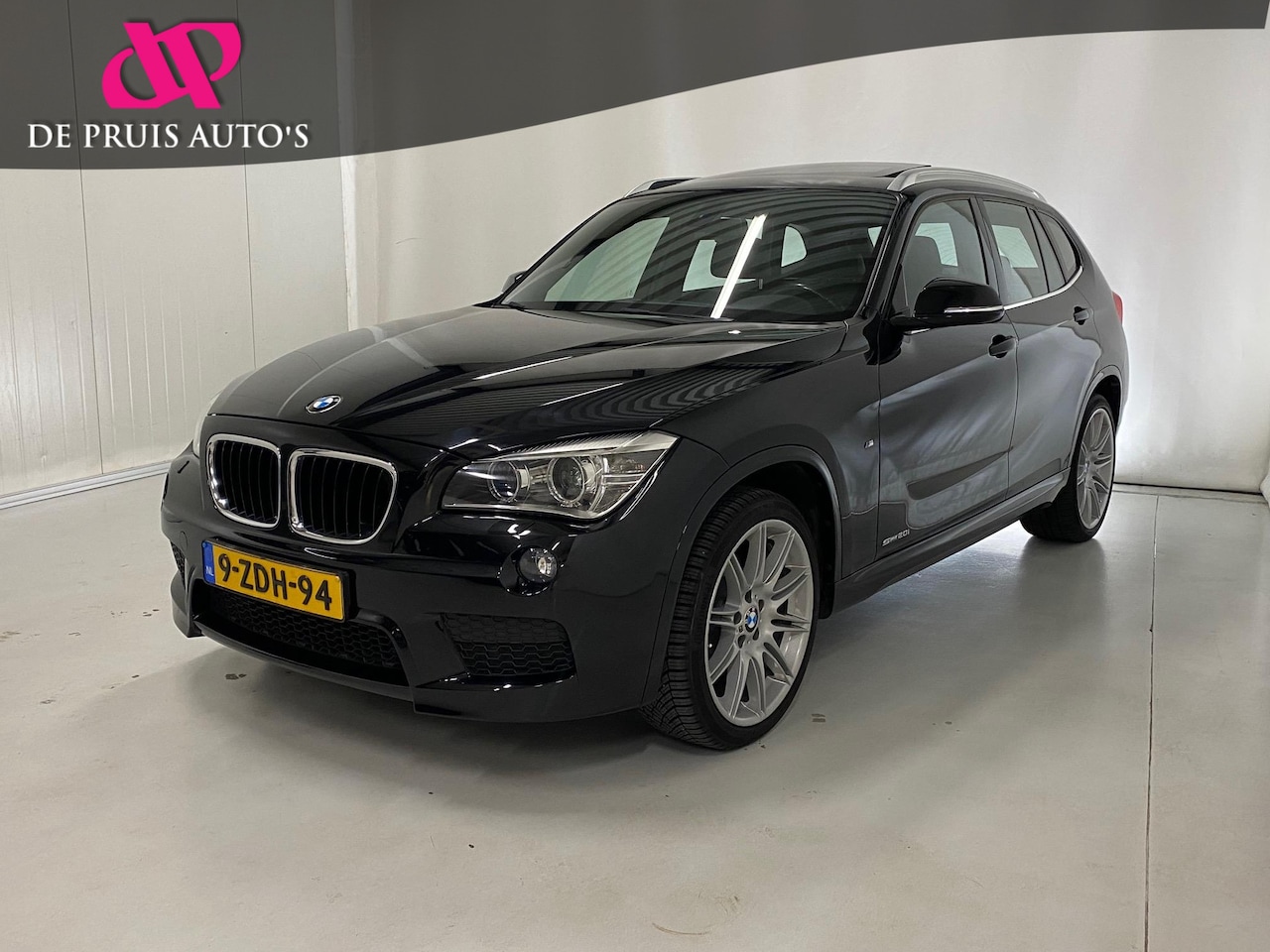 BMW X1 - sDrive20i High Executive M-Sport Panodak Trekhaak Xenon 19inch Navigatie Leer Stoelverwarm - AutoWereld.nl