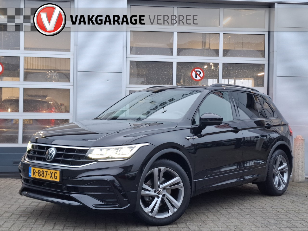 Volkswagen Tiguan - 1.5 TSI R-Line Business+ | Navigatie | LM Velgen 29" | Elektrisch Glazen Panoramadak | Voo - AutoWereld.nl