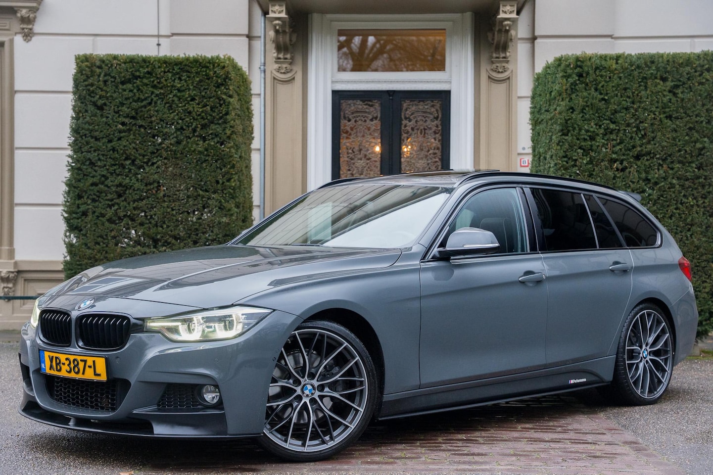 BMW 3-serie Touring - 330i M-Performance PANO | 360 CAM | CARPLAY | H&K | GRIGIO TELESTO | ORG NL 2E EIGN - AutoWereld.nl