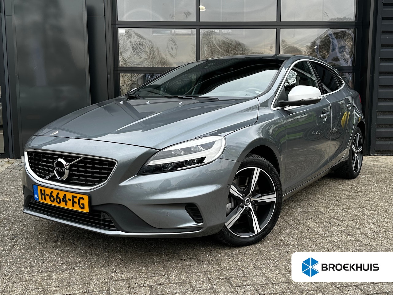 Volvo V40 - T3 152 PK Polar+ R-Design | TREKHAAK| PANORAMADAK| VERWARMDE VOORSTOELEN| NAVIGATIE| LED V - AutoWereld.nl