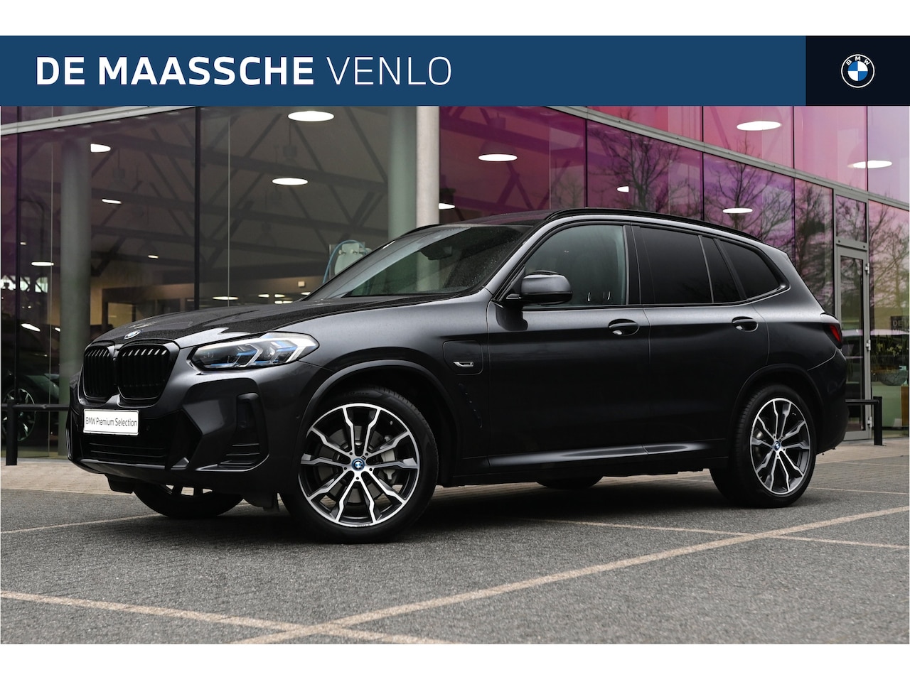 BMW X3 - 30e xDrive High Executive M Sport Automaat / Panoramadak / Trekhaak / Sportstoelen / Laser - AutoWereld.nl