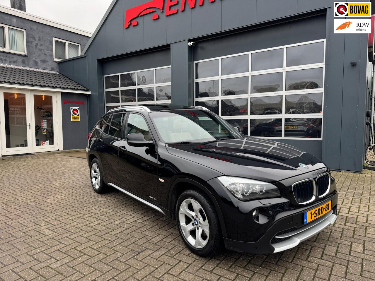 BMW X1 - SDrive18i Executive / Pano / Leder / Cruise / Trekhaak / Zeer nette Auto. - AutoWereld.nl