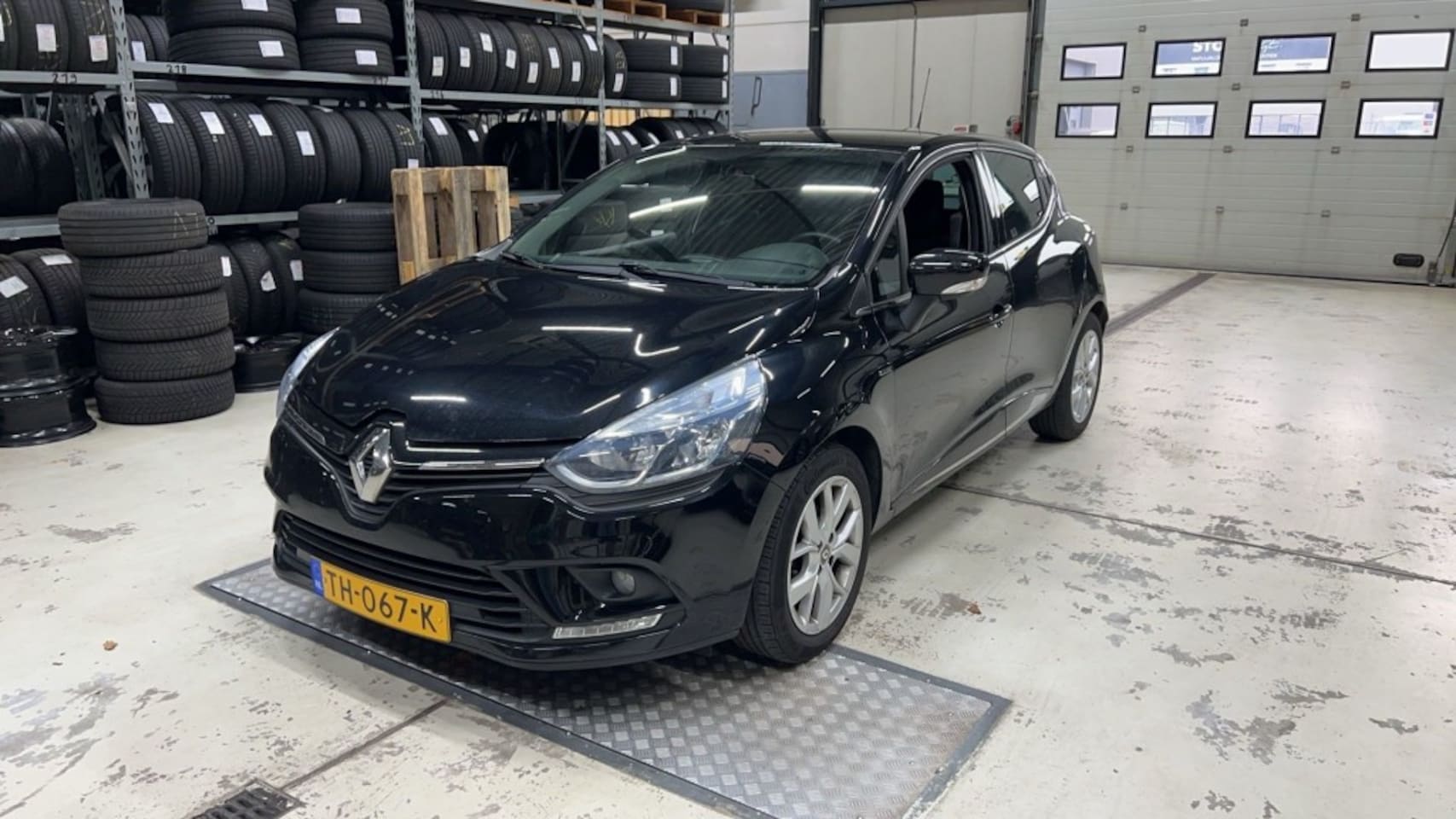 Renault Clio - 0.9 TCe Limited - Trekhaak - Dealer onderhouden - Navi - Airco - AutoWereld.nl