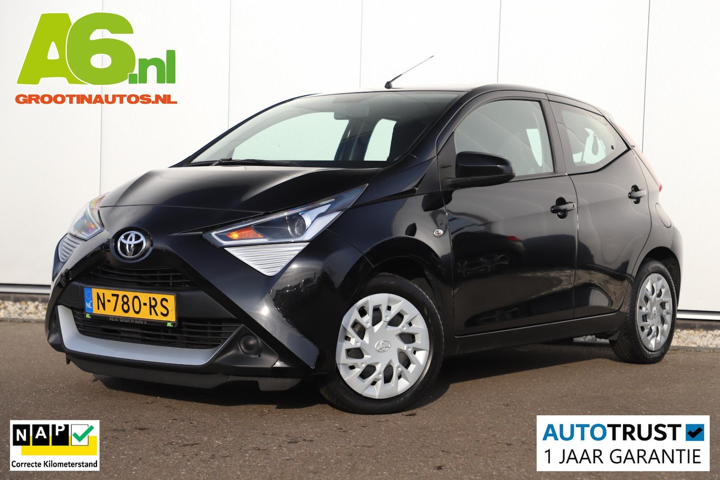 Toyota Aygo - 1.0 VVT-i x-play Automaat Carplay Android Achteruitrijcamera Airco Elektrische Ramen - AutoWereld.nl
