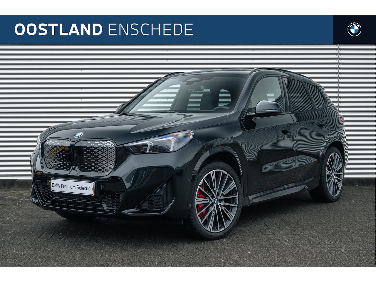 BMW iX1 - xDrive30 High Executive M Sport / Panoramadak / Sportstoelen / M Adaptief onderstel / Comf - AutoWereld.nl