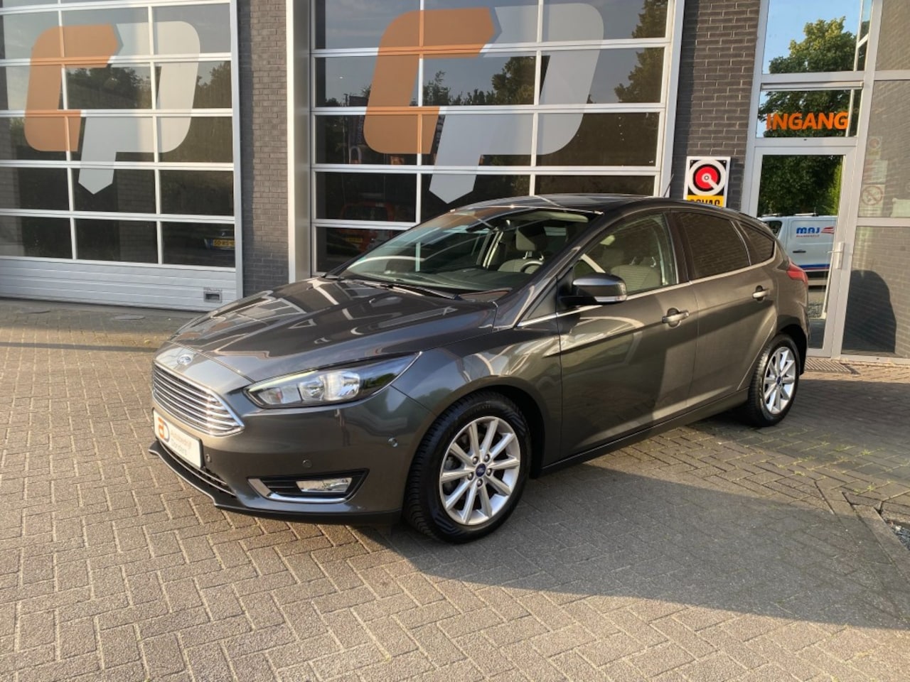 Ford Focus - 1.0 Titanium incl. garantie en pechhulp - AutoWereld.nl