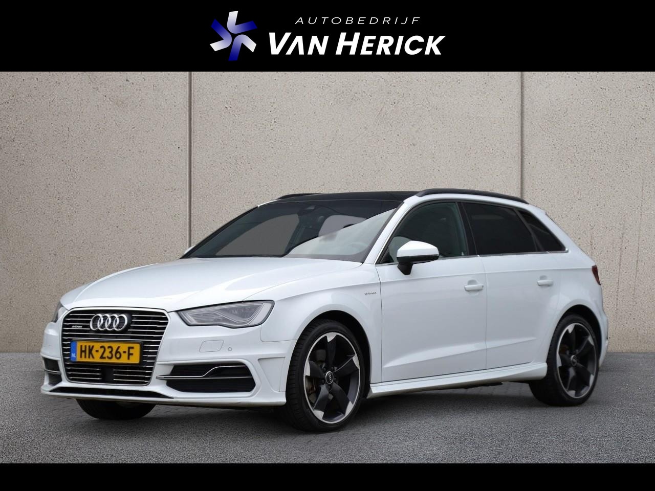 Audi A3 Sportback - 1.4 e-tron PHEV S-Line | Panoramadak | Trekhaak | Achteruitrijcamera - AutoWereld.nl