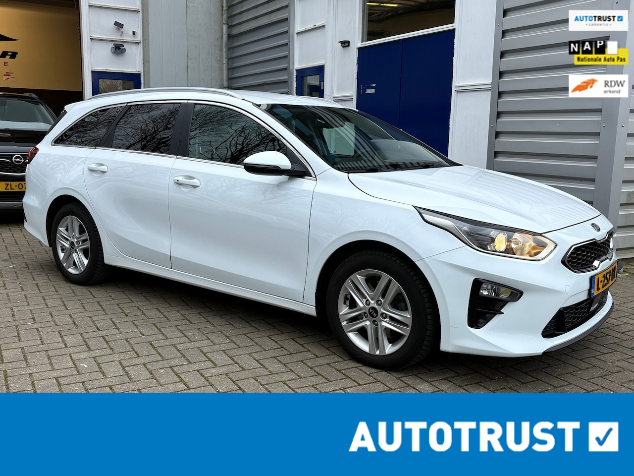 Kia Cee'd Sportswagon - Ceed 1.0 T-GDi DynamicPlusLine/Cam/GR Navi/NL/Keyless - AutoWereld.nl