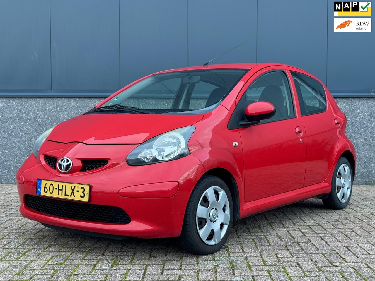 Toyota Aygo - 1.0-12V + 5DRS Airco 2009 - AutoWereld.nl