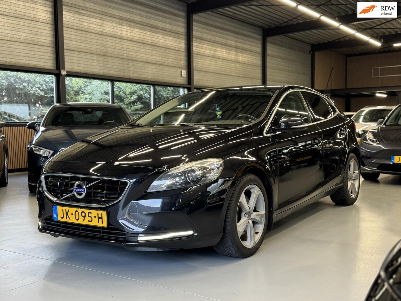 Volvo V40 - 1.6 T3 Summum Camera/BLIS/Xenon/Led - AutoWereld.nl