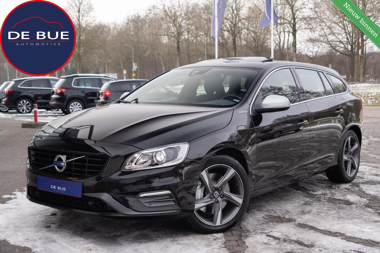 Volvo V60 - 2.4 D6 Twin Engine R-Design|2e eig.|Pano|Standkachel|Harman Kardon|Trekhaak|Dealer onderho - AutoWereld.nl