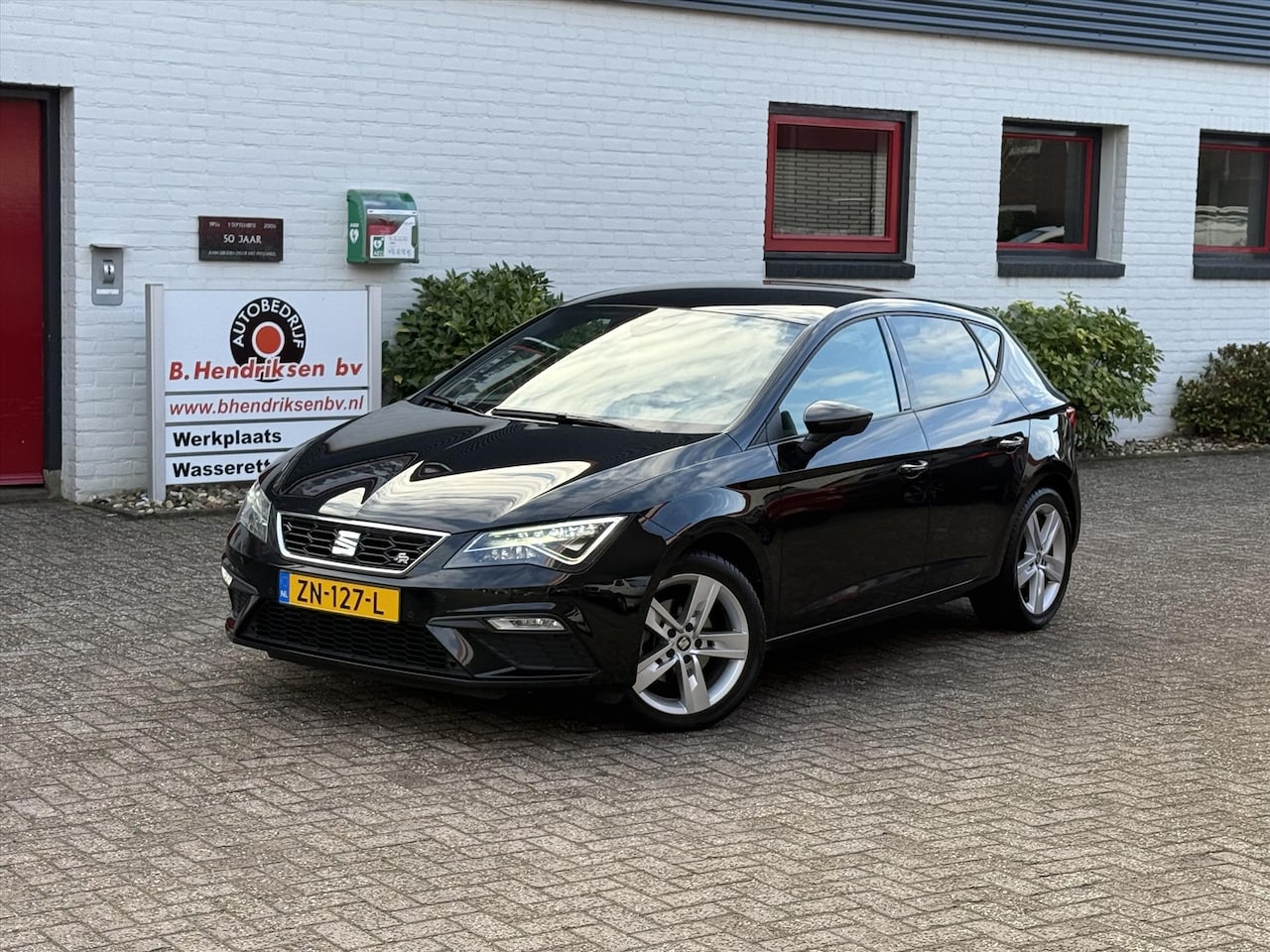 SEAT Leon - 1.5 TSI 130PK FR Business Intense/ All season banden/ Apple Carplay/ Keyless entry/ Naviga - AutoWereld.nl