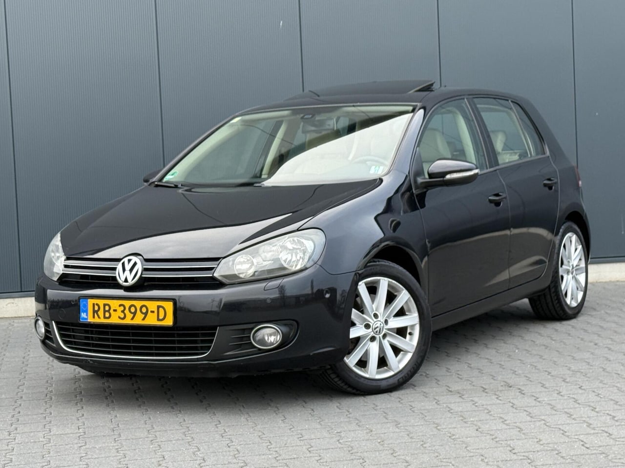 Volkswagen Golf - 1.4 TSI Highline Automaat - Schuifdak - Leder - Navi - AutoWereld.nl