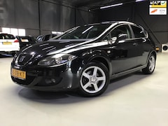SEAT Leon - 1.6 Sportstyle I New Koppeling + Beurt + Apk I Trekhaak I Cruise I Airco I Parrot I 16inch