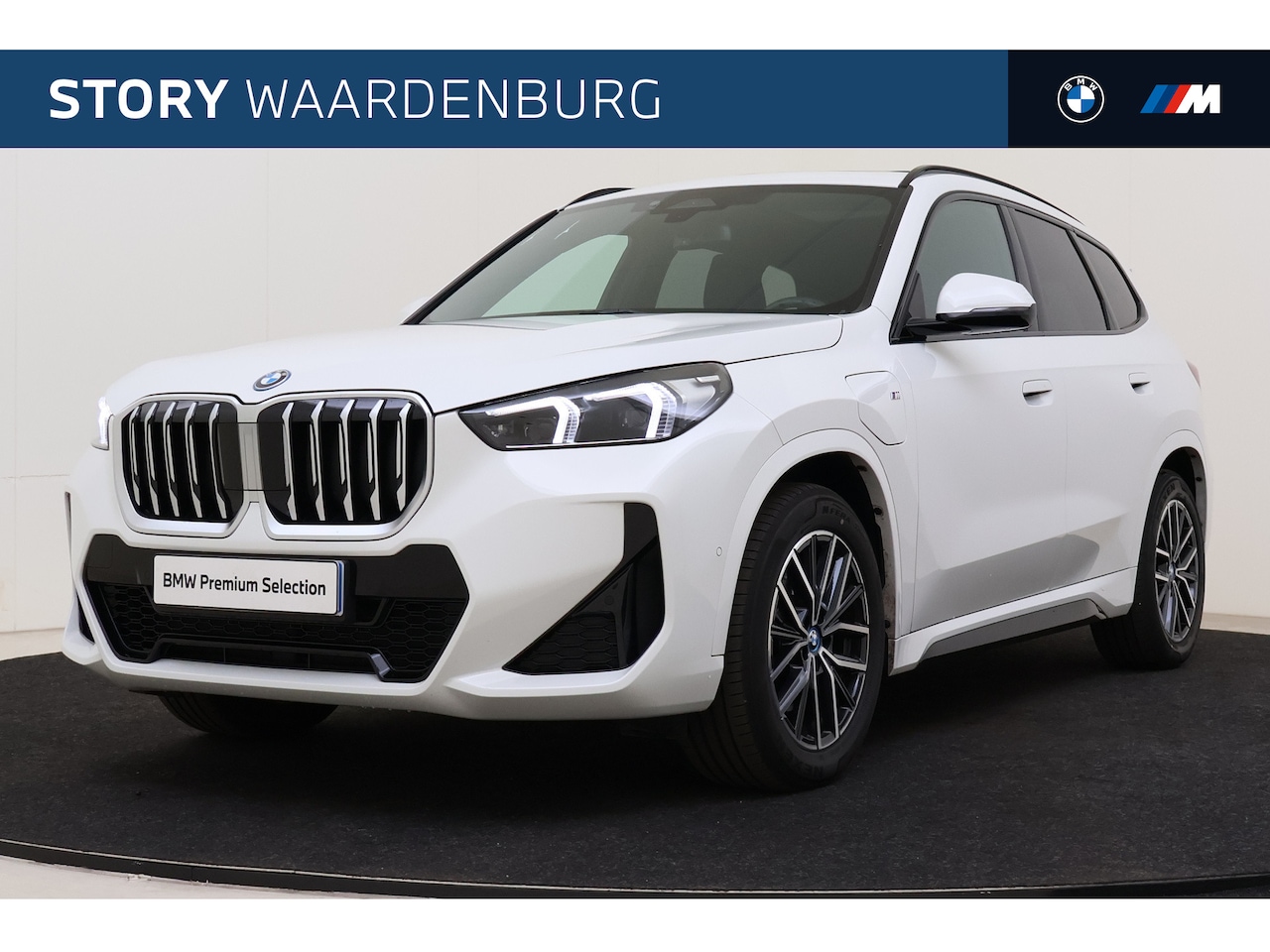 BMW X1 - xDrive25e M Sport Automaat / Panoramadak / Trekhaak / Achteruitrijcamera / M Adaptief onde - AutoWereld.nl