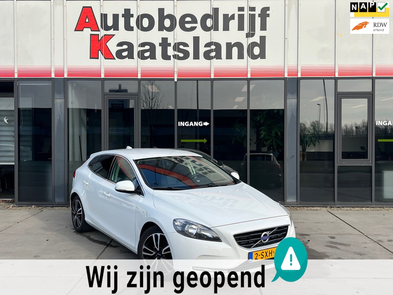 Volvo V40 - 1.6 D2 Momentum - Leer - Navi - Pdc - - AutoWereld.nl