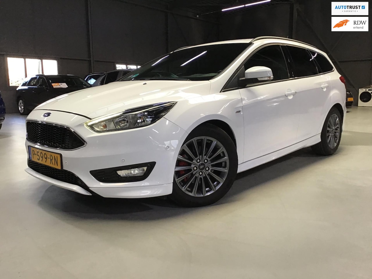 Ford Focus Wagon - 1.5 Titanium I 2e Eigen I New Distributie + Beurt I 150 PK I Automaat I Keyless I Clima I - AutoWereld.nl