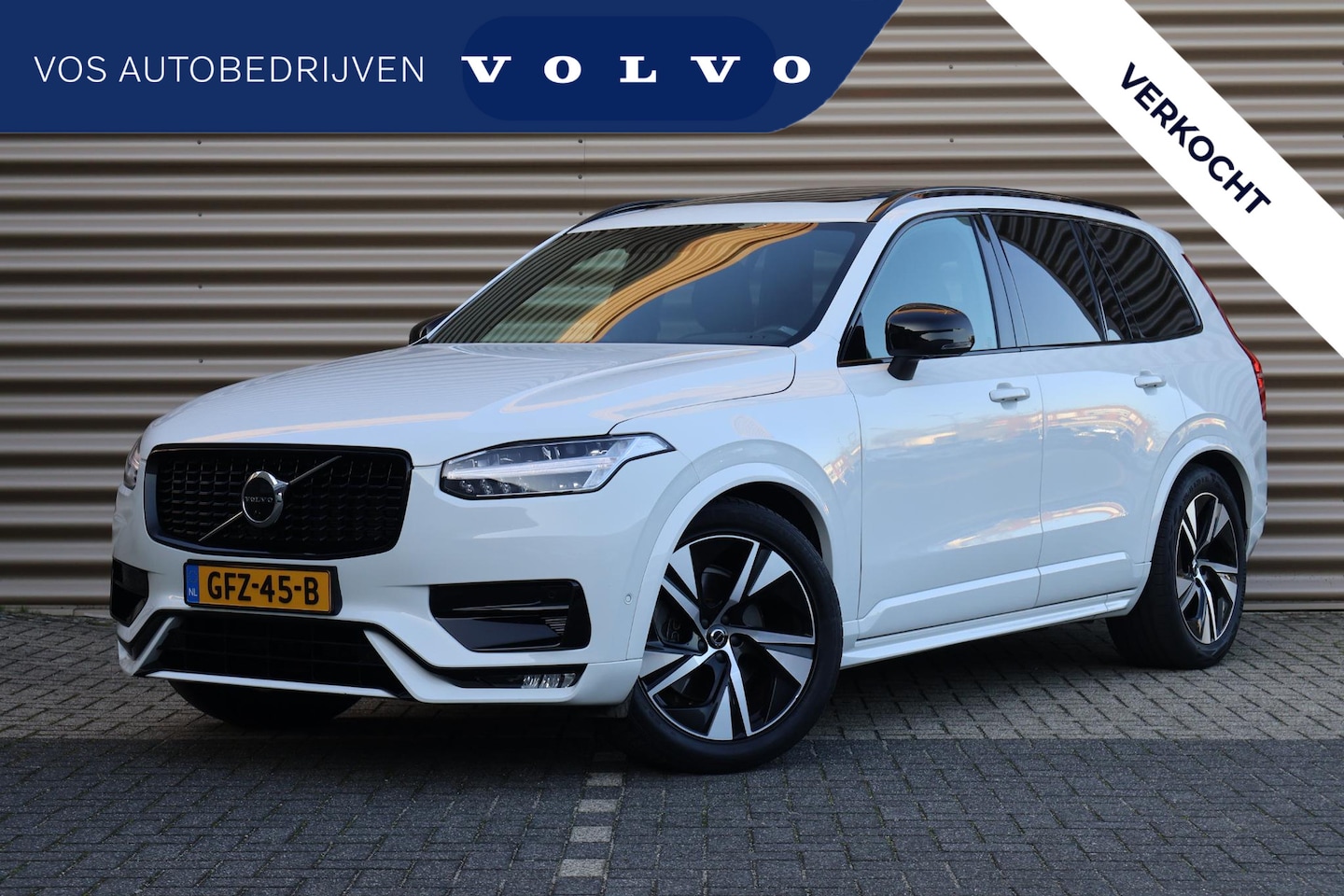 Volvo XC90 - B6 AWD R-Design | UNIEK! | Bowers & Wilikins | Luchtvering | Panoramadak - AutoWereld.nl