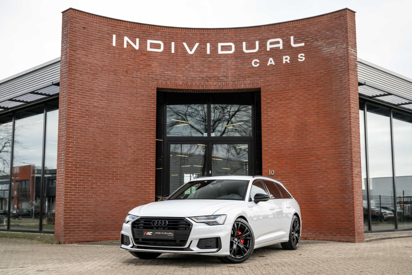 Audi A6 Avant - 40 TFSI 204pk S-Line Competition Black Optic - AutoWereld.nl