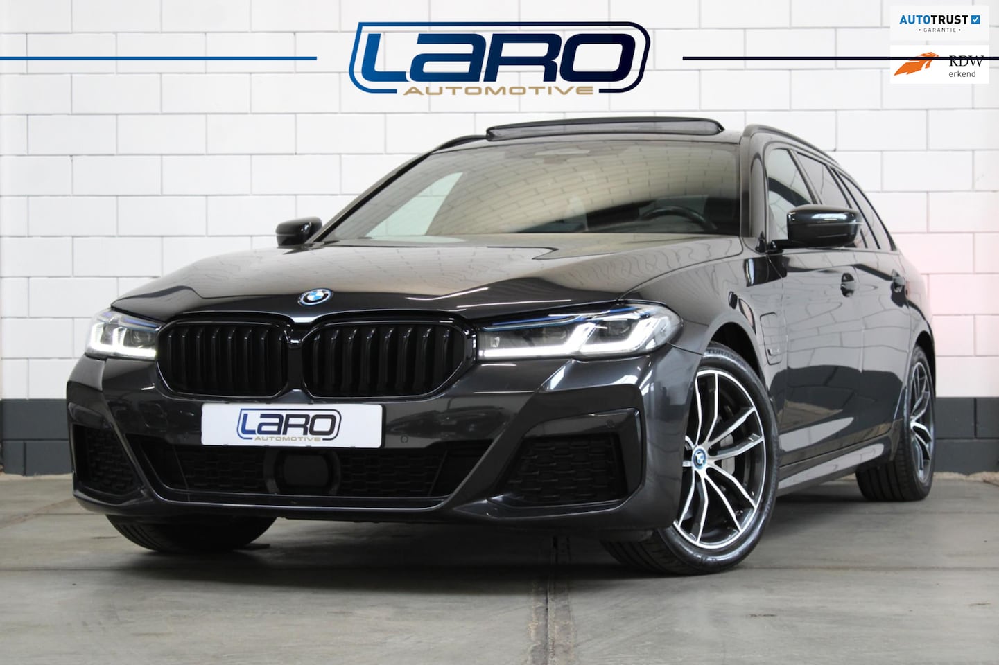 BMW 5-serie Touring - 530e xDrive M Sport | Pano Laser ACC Memory HuD Keyless HIFI DDC Camera BTW - AutoWereld.nl