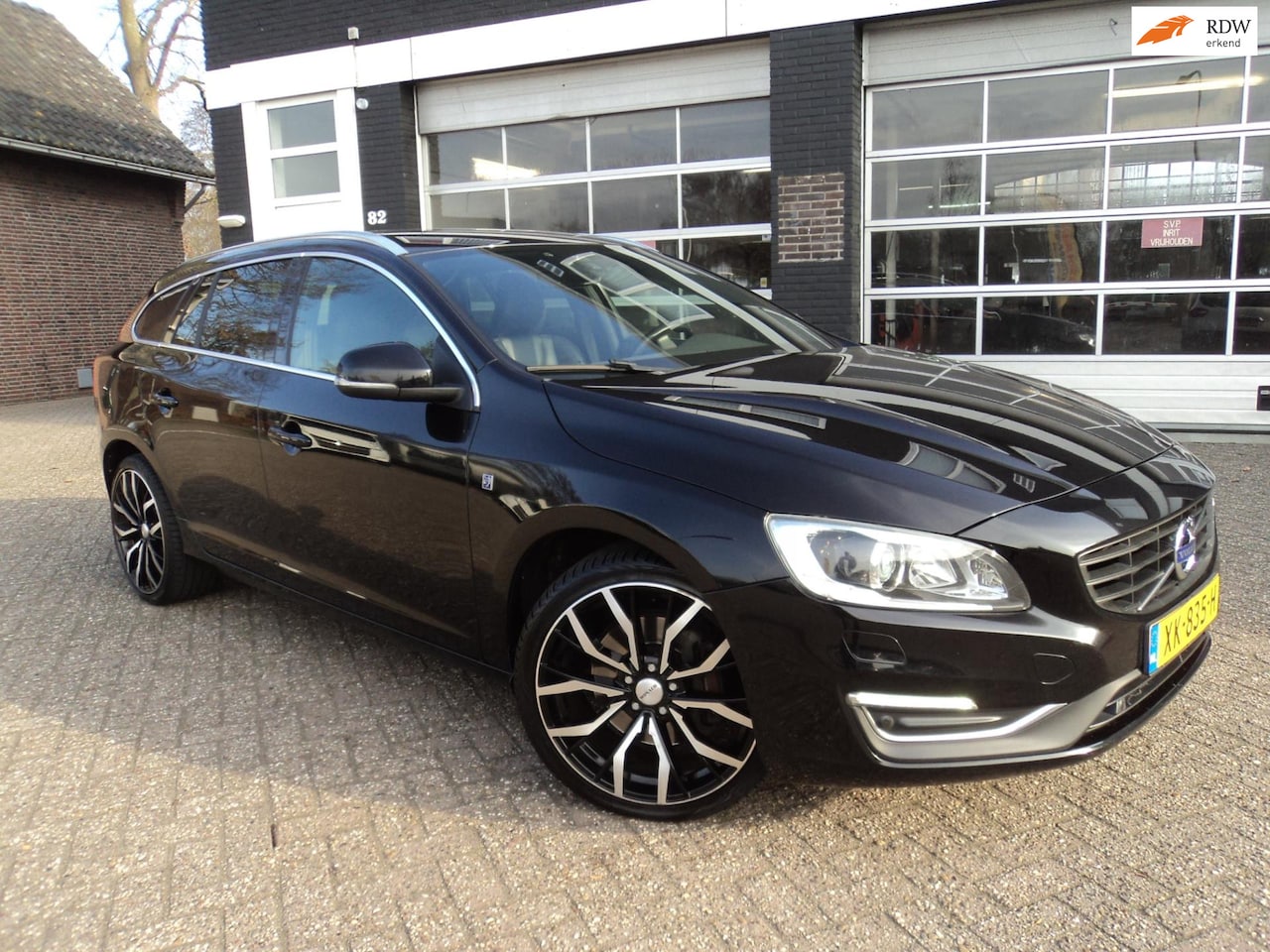 Volvo V60 - 2.0 T5 Summum Cruise Navi Stoelverwarming - AutoWereld.nl