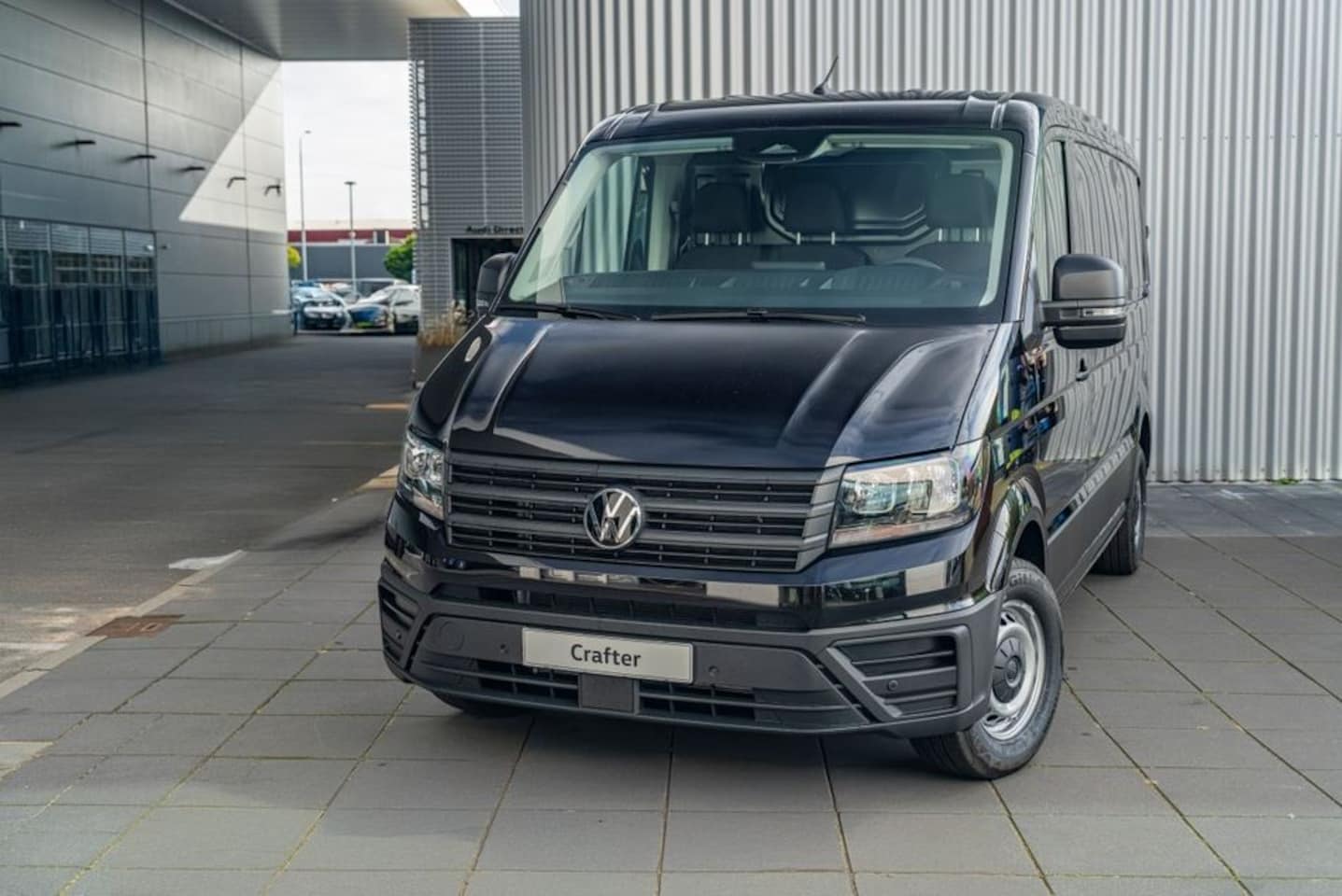 Volkswagen Crafter - GP L3H2 2.0 TDI 140pk 3.5T Trendline / Direct leverbaar / BPM-vrij - AutoWereld.nl