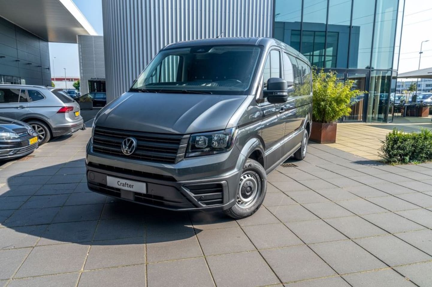 Volkswagen Crafter - GP L3H2 2.0 TDI 140pk 3.5T Trendline / Direct leverbaar / BPM-vrij - AutoWereld.nl