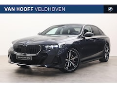 BMW 5-serie - 550e xDrive M Sport Automaat / Panoramadak / Bowers & Wilkins / M Multifunctionele Stoelen