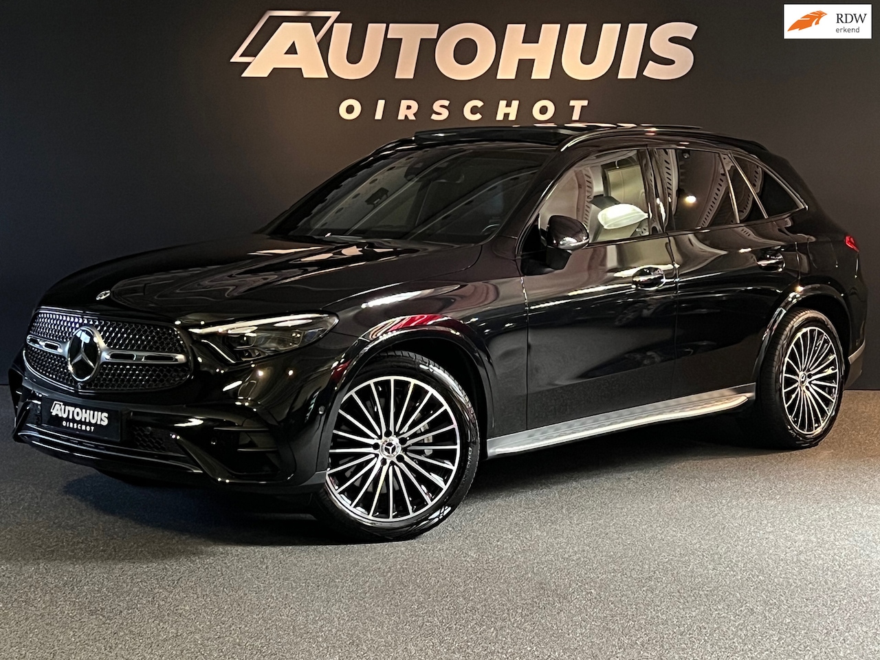 Mercedes-Benz GLC-klasse - 300e 4MATIC AMG Line Pano/ Luchtvering/ Memoryseats/ 20"/ 360Camera/ Burnmester 3D/ Ambien - AutoWereld.nl