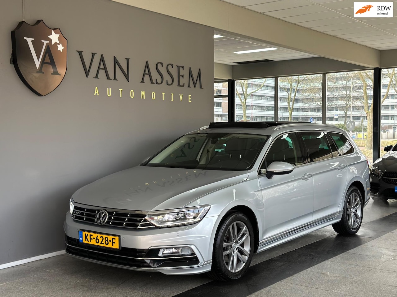 Volkswagen Passat Variant - 1.6 TDI R-LINE|PANO|DSG - AutoWereld.nl