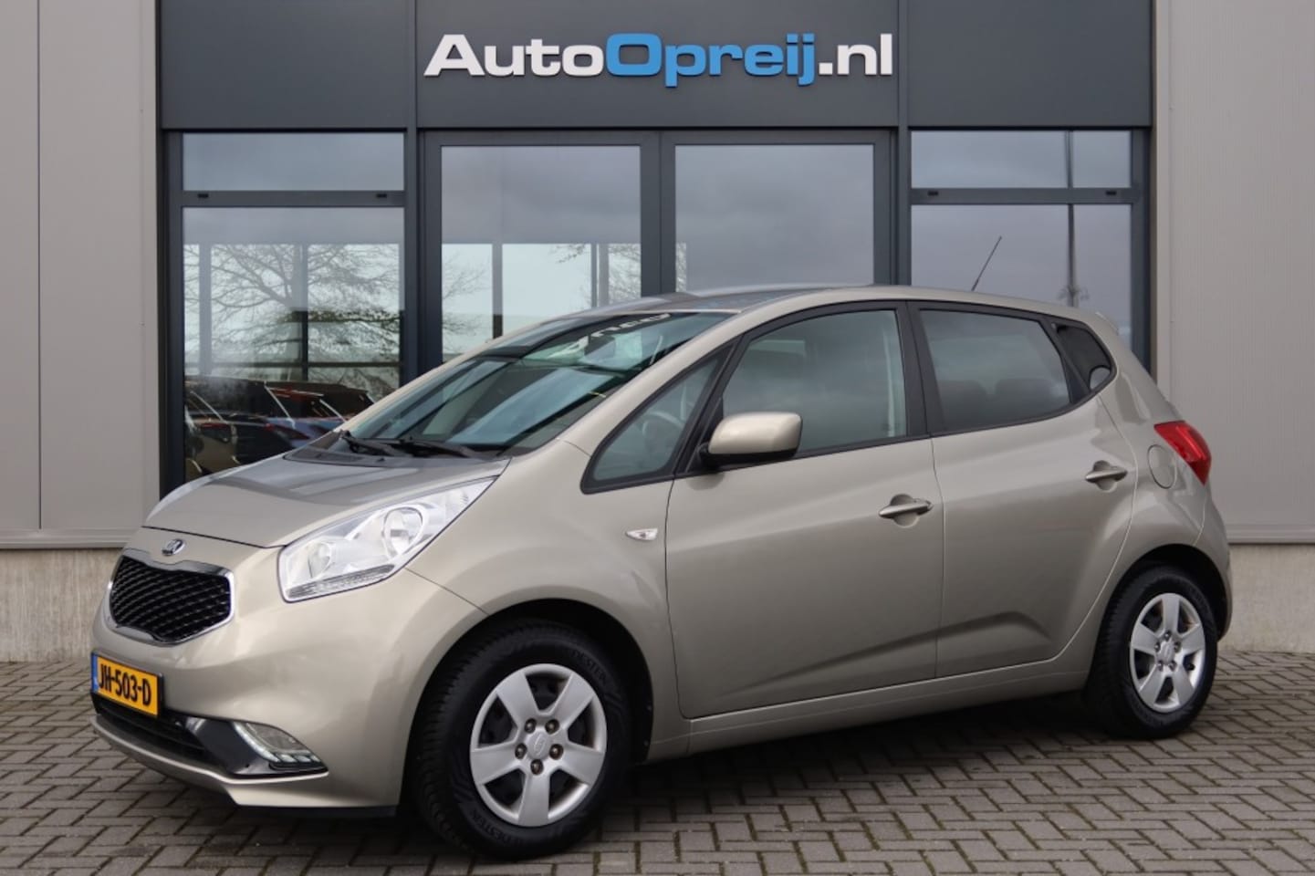 Kia Venga - 1.6 CVVT AUTOMAAT DynamicLine Navi, Camera, Trekhaak, PDC - AutoWereld.nl