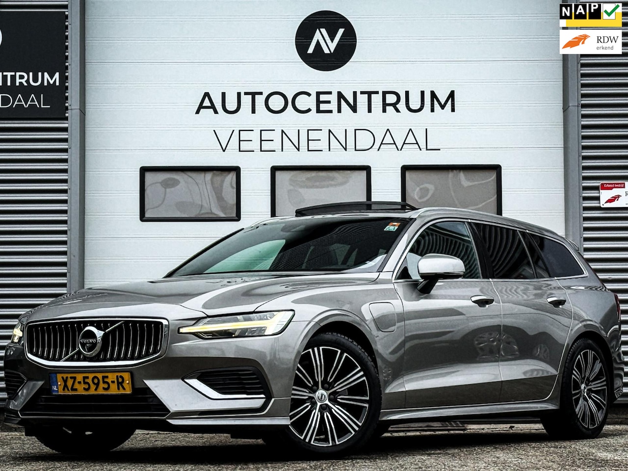 Volvo V60 - 2.0 T8 Twin Engine AWD Inscription PANO/HUD/BLIS/LEDER/NL AUTO/NAP - AutoWereld.nl