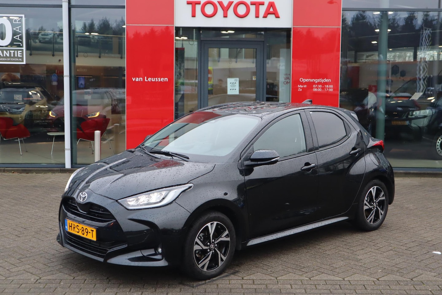 Toyota Yaris - 1.5 HYBRID 115 DYNAMIC COMFORT-PACK BLIND-SPOT STOEL/STUURVERWARMING PARK-SENSOREN CAMERA - AutoWereld.nl