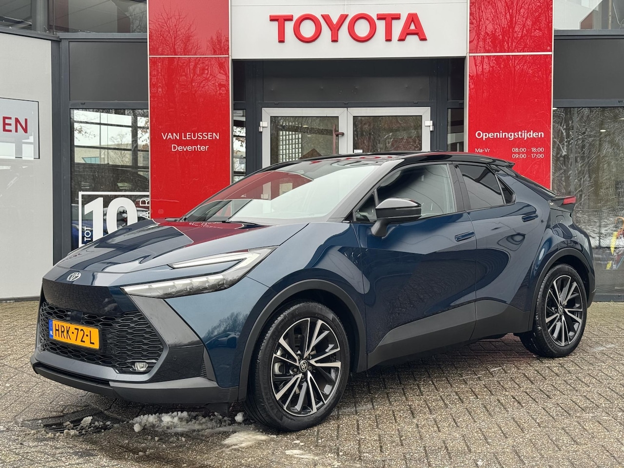 Toyota C-HR - 2.0 Plug-in Hybrid 220 Executive NAVI BLIND-SPOT KEYLESS APPLE/ANDROID PARK-SENSOREN ELEK- - AutoWereld.nl
