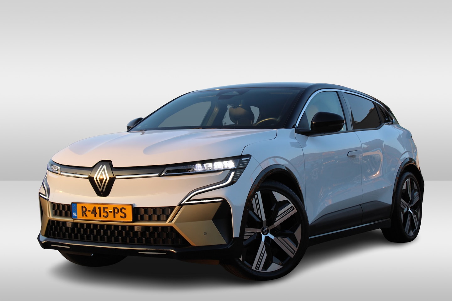 Renault Mégane E-Tech - EV60 Optimum Charge Iconic | Stoelverwarming | Leder - AutoWereld.nl