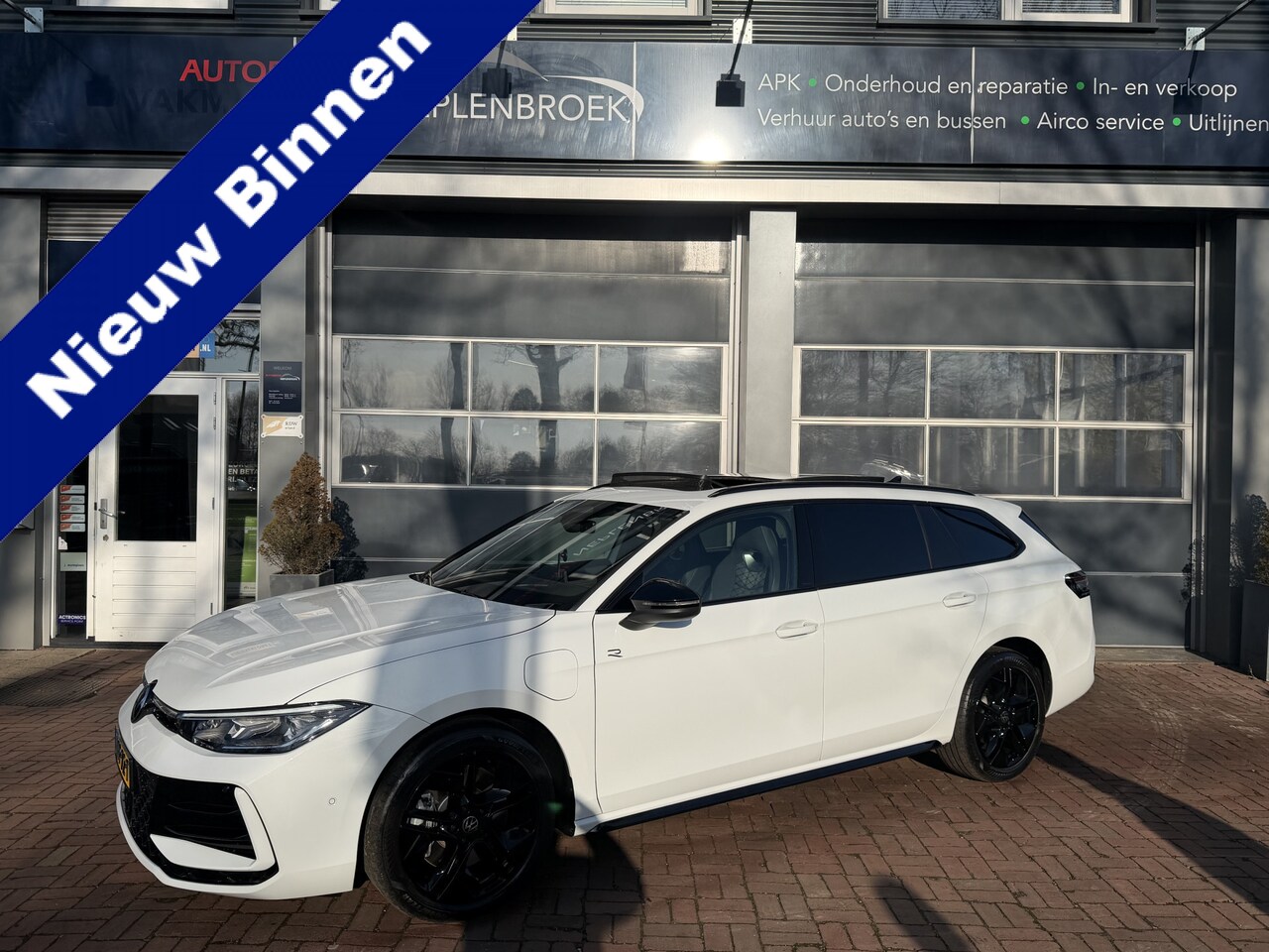 Volkswagen Passat Variant - 1.5 eHybrid R-Line Edition | 272 Pk AutomaatMatrix LED | Panoramadak | Head-Up | Black Sty - AutoWereld.nl